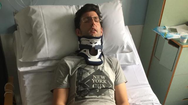 Gabriel, el joven español que quedó en coma inducido tras sufrir una agresión en el McDonald's de Inglaterra en el que trabajaba.