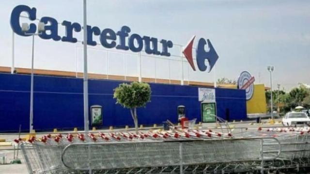 Fachada de un Carrefour.