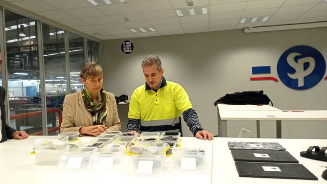Visita al proyecto que analiza la viabilidad técnica de la recuperación y el reciclado de los residuos de la automoción.