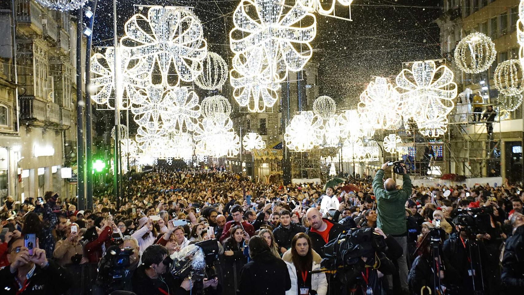 Los vigueses disfrutan del encendido de las luces de Navidad 2022.