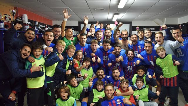 El Eldense celebra su victoria.
