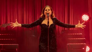 Pastora Soler renace como un rascacielos en el Teatro Cervantes de Málaga.