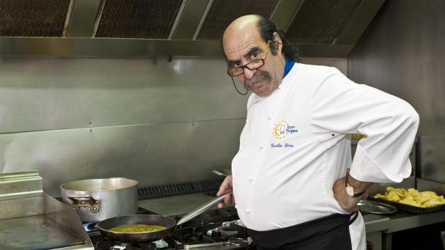 Cecilio Lera en la cocina
