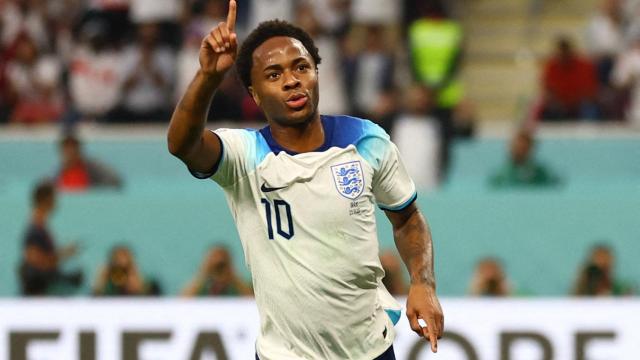Sterling celebra uno de sus goles en el Mundial