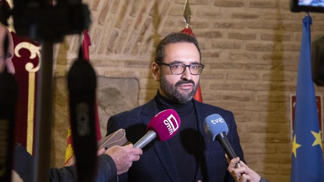 Indignación del PSOE por la ausencia de Núñez en el acto de la Constitución: Se comporta como Vox