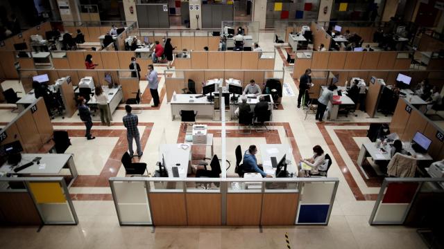 Vista general de la Oficina de la Agencia Tributaria en la Calle Guzmán el Bueno de Madrid en junio de 2020 durante la campaña para confeccionar la declaración de la Renta de 2019