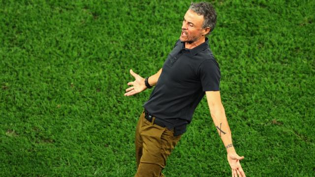 Luis Enrique se queja de una acción desde el banquillo