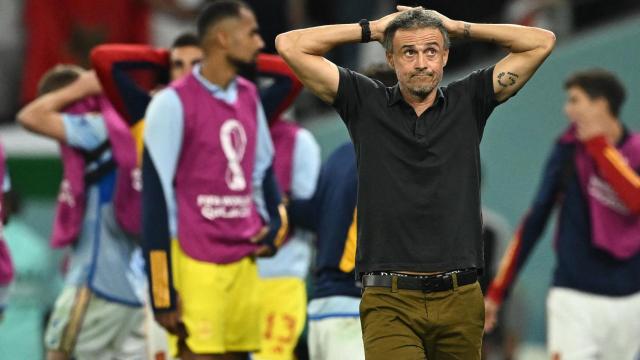 Luis Enrique se lamenta por una ocasión fallada en el último minuto.