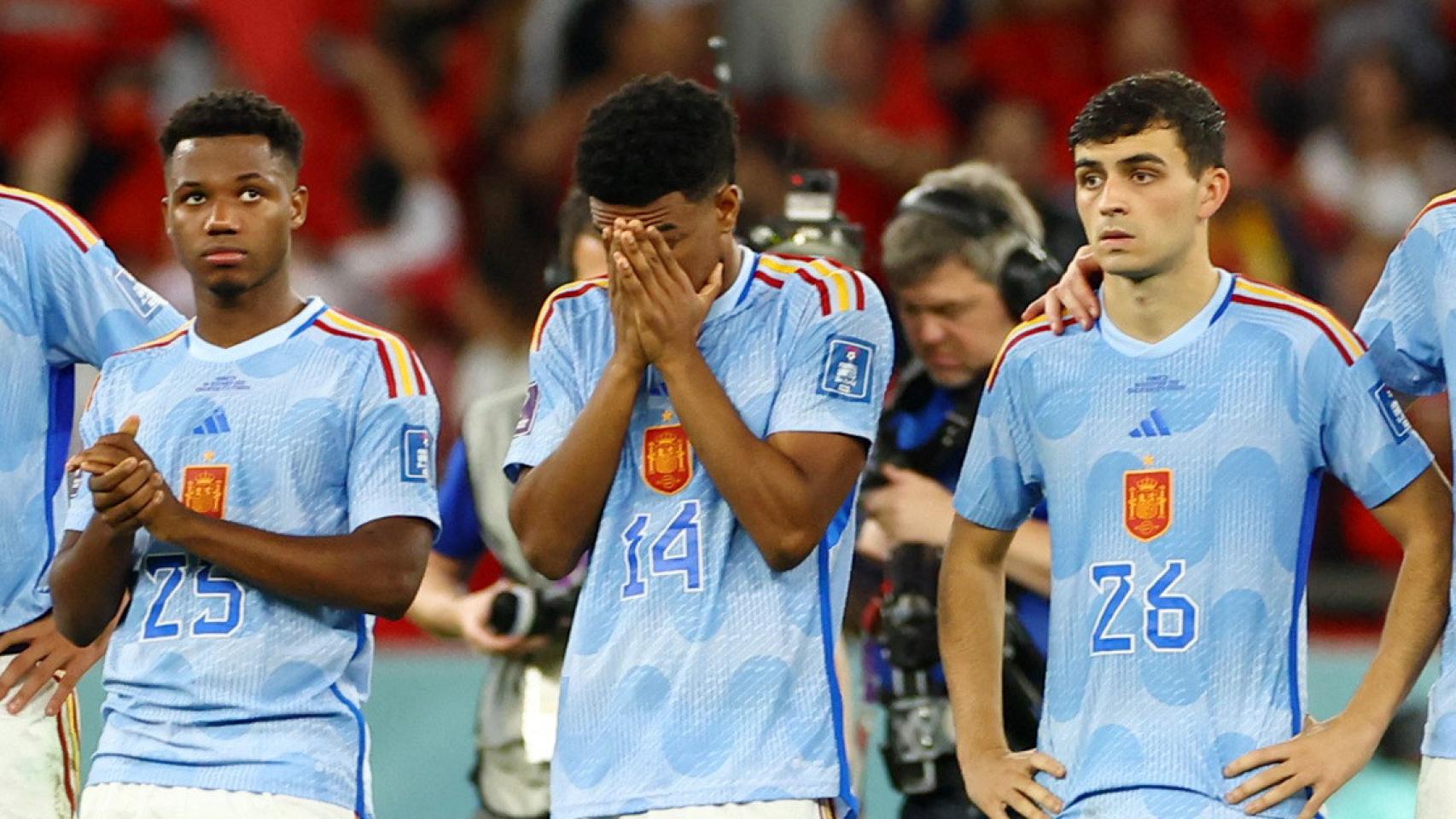 Balde y otros jugadores de España se lamentan