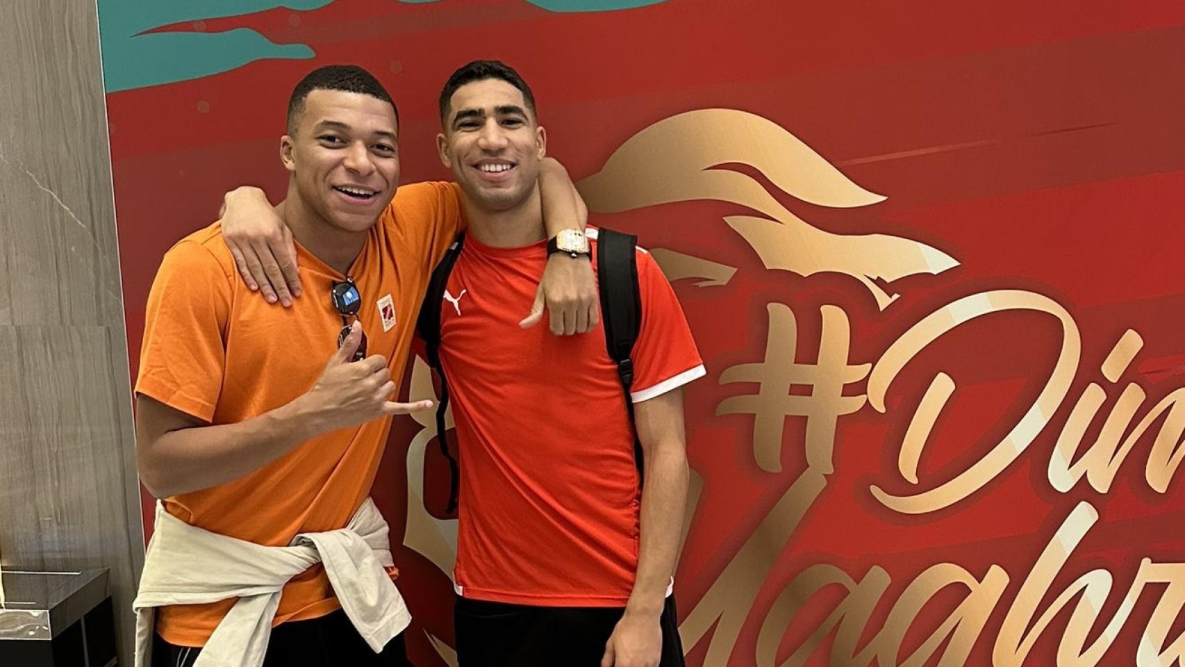 Mbappé, con Achraf Hakimi.