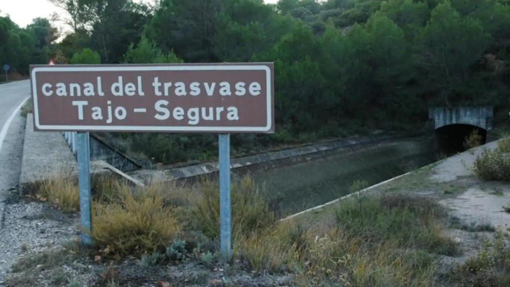 Canalización del trasvase Tajo - Segura.