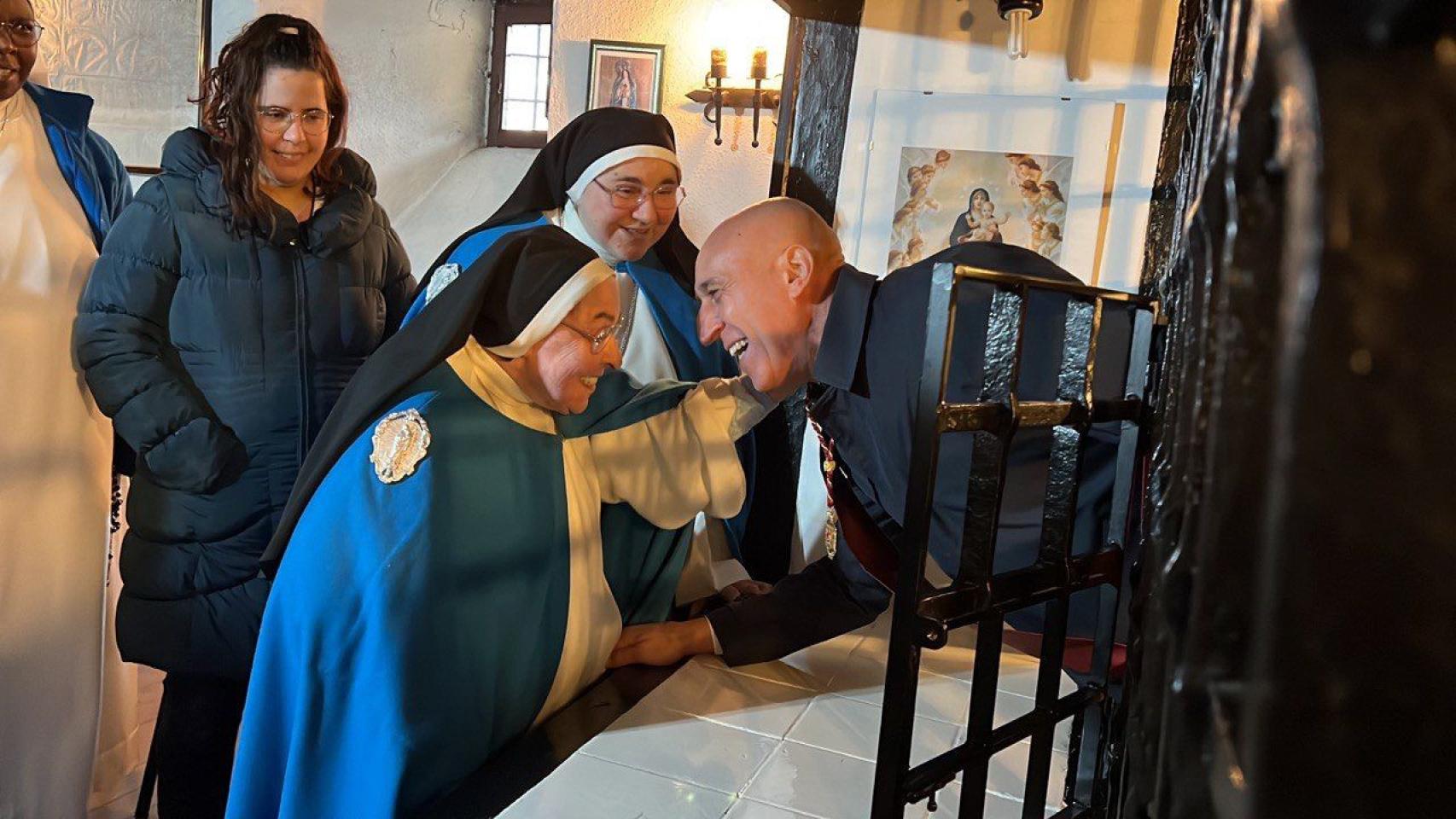 El Ayuntamiento de León cumple con la tradición de la Inmaculada