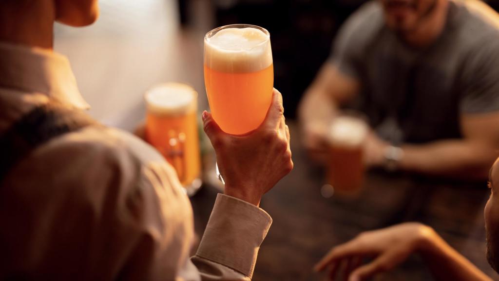 Vas a terminar bebiendo... y lo sabes.