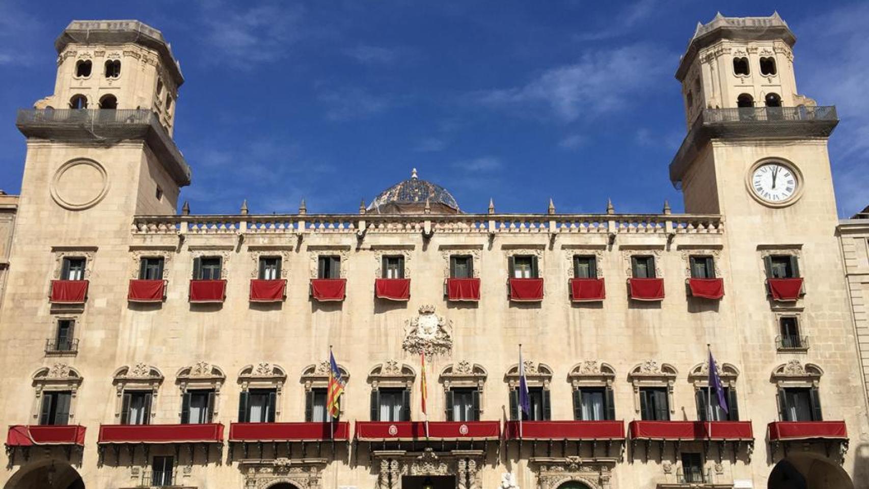 El Ayuntamiento de Alicante cierra el año con los reconocimientos a la ciudad.