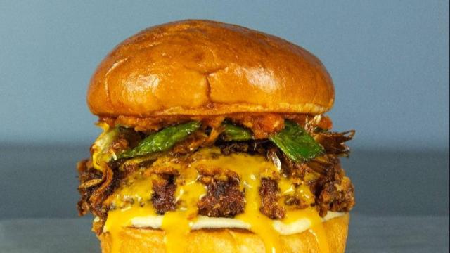 La hamburguesa Jaume's, un homenaje a la paella, que ha inventado Hundred Burgers.