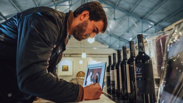 El vicepresidente de la Junta de Castilla y León, Juan García-Gallardo, en su reunión con distintos representantes de las bodegas