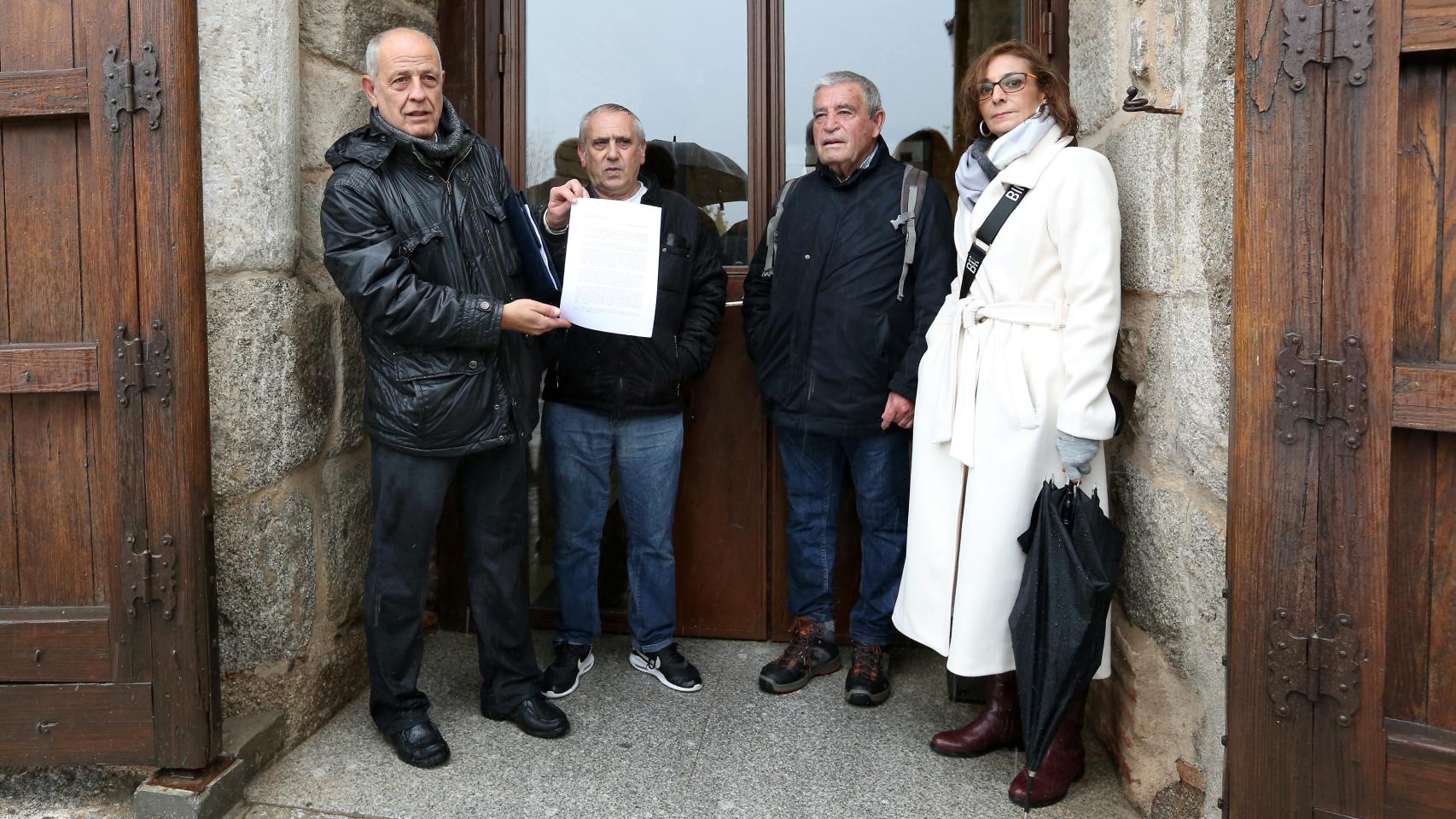 Protesta de un grupo de vecinos de Toledo. Foto: Óscar Huertas.