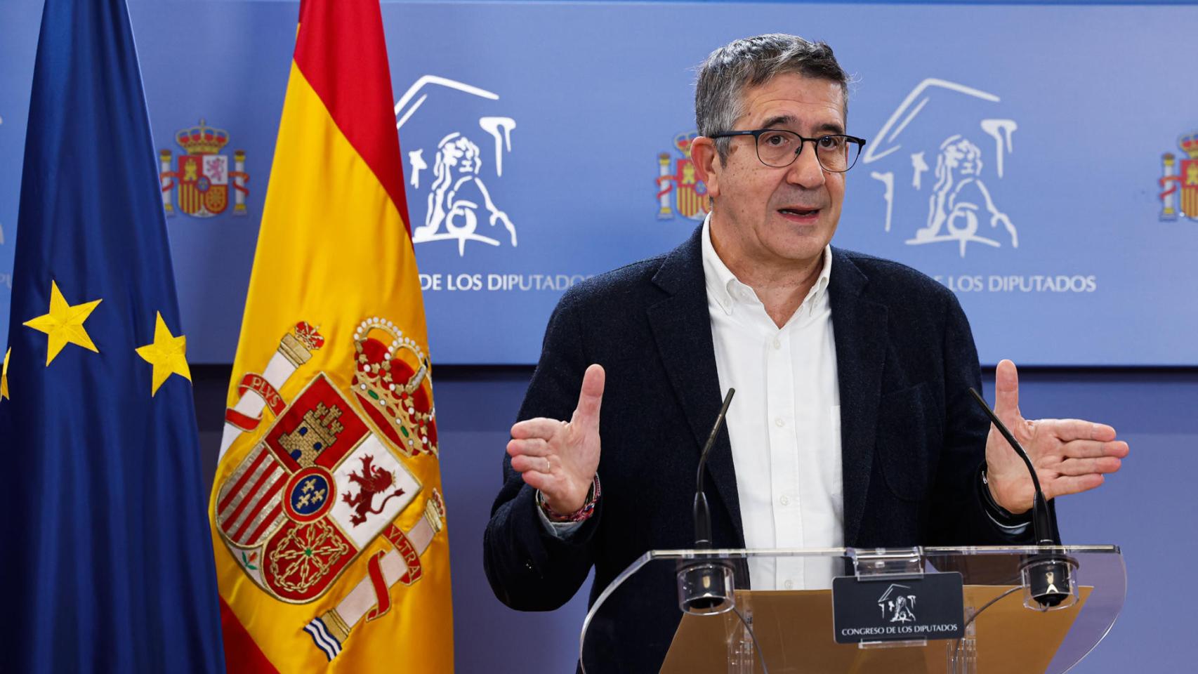 El portavoz del PSOE en el Congreso, Patxi López, durante la rueda de prensa de este viernes en el Congreso.