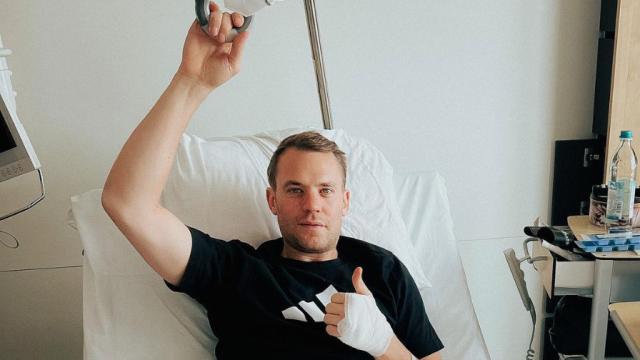 Manuel Neuer, operado tras romperse la pierna esquiando