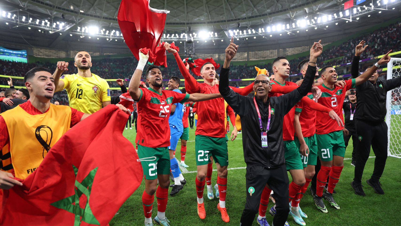 Los jugadores de Marruecos celebran el pase a la semifinal.