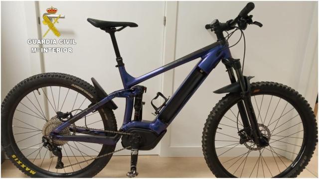 Roba una bicicleta eléctrica de 3.000 euros en Noia (A Coruña) y la transporta en autobús