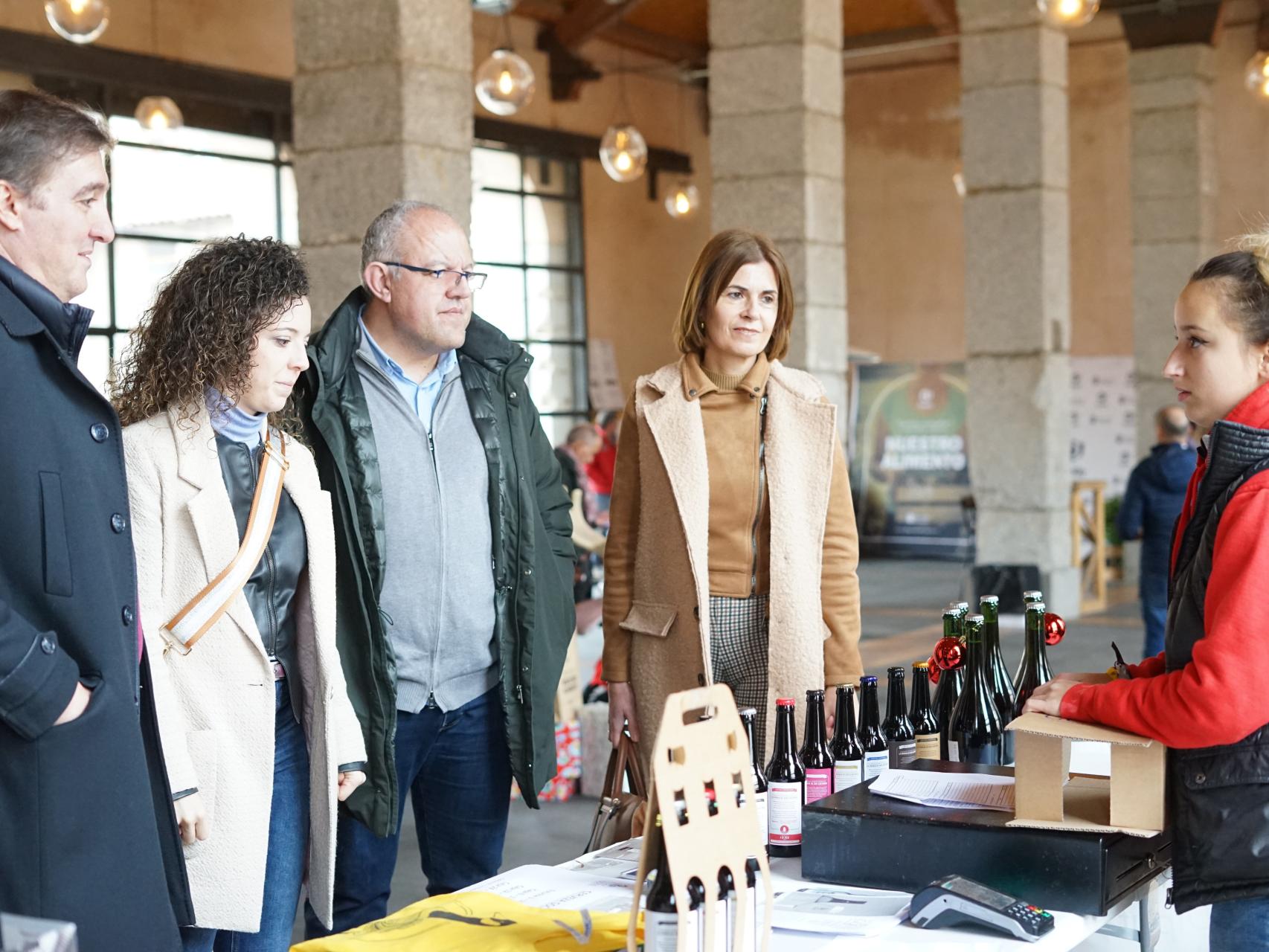 Imagen de uno de los expositores de la VIII Caravana de Alimentos de Segovia en la Granja de San Ildefonso.