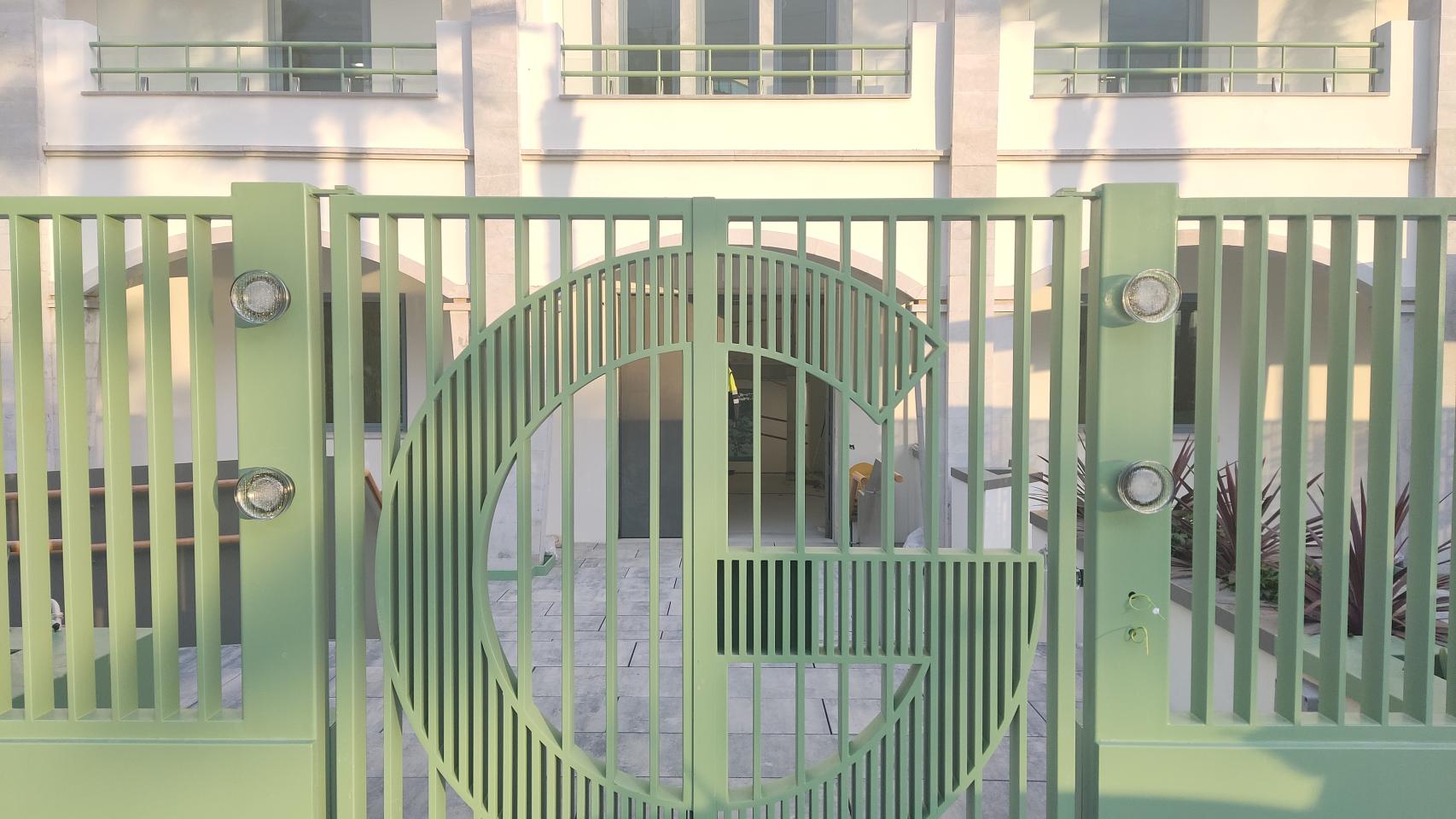 La letra 'G' de Google ya luce en la entrada del futuro centro de ciberseguridad de Málaga.