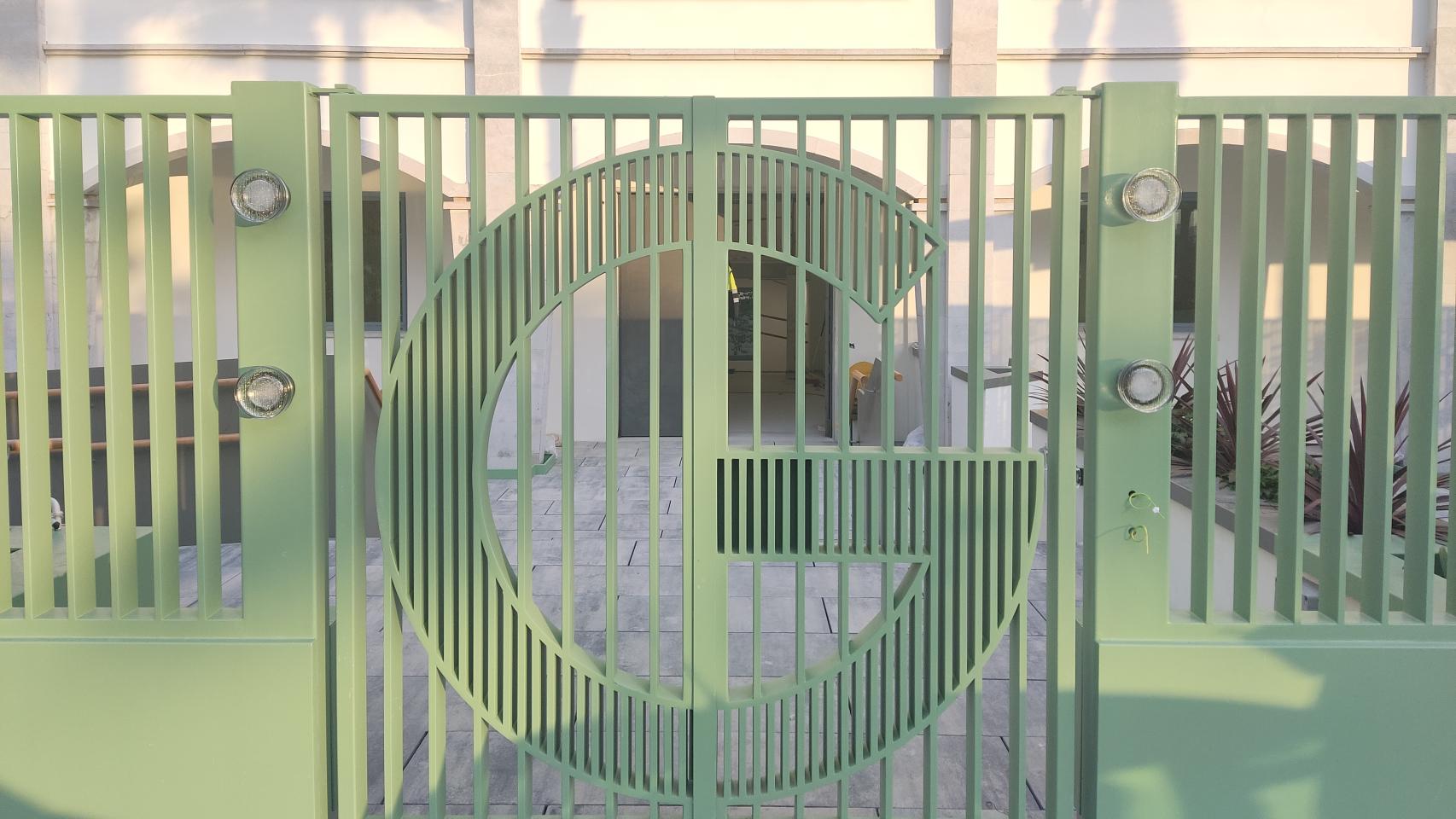 La letra 'G' de Google ya luce en la entrada del futuro Centro de Ciberseguridad de Málaga.