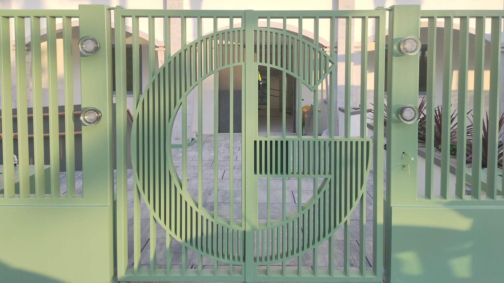 La letra 'G' de Google ya luce en la entrada del futuro centro de ciberseguridad de Málaga.
