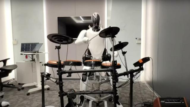 Robot de Xiaomi tocando la batería.