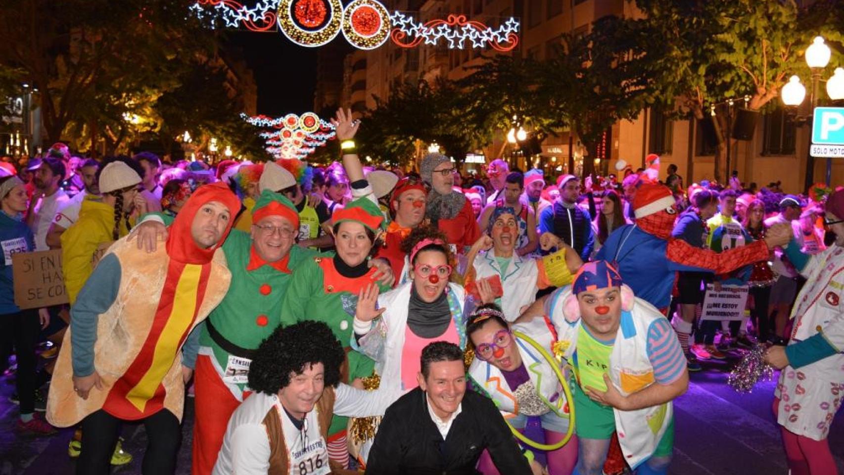 Algunos concejales disfrazados durante la participación de la San Silvestre 2022, en imagen de archivo.