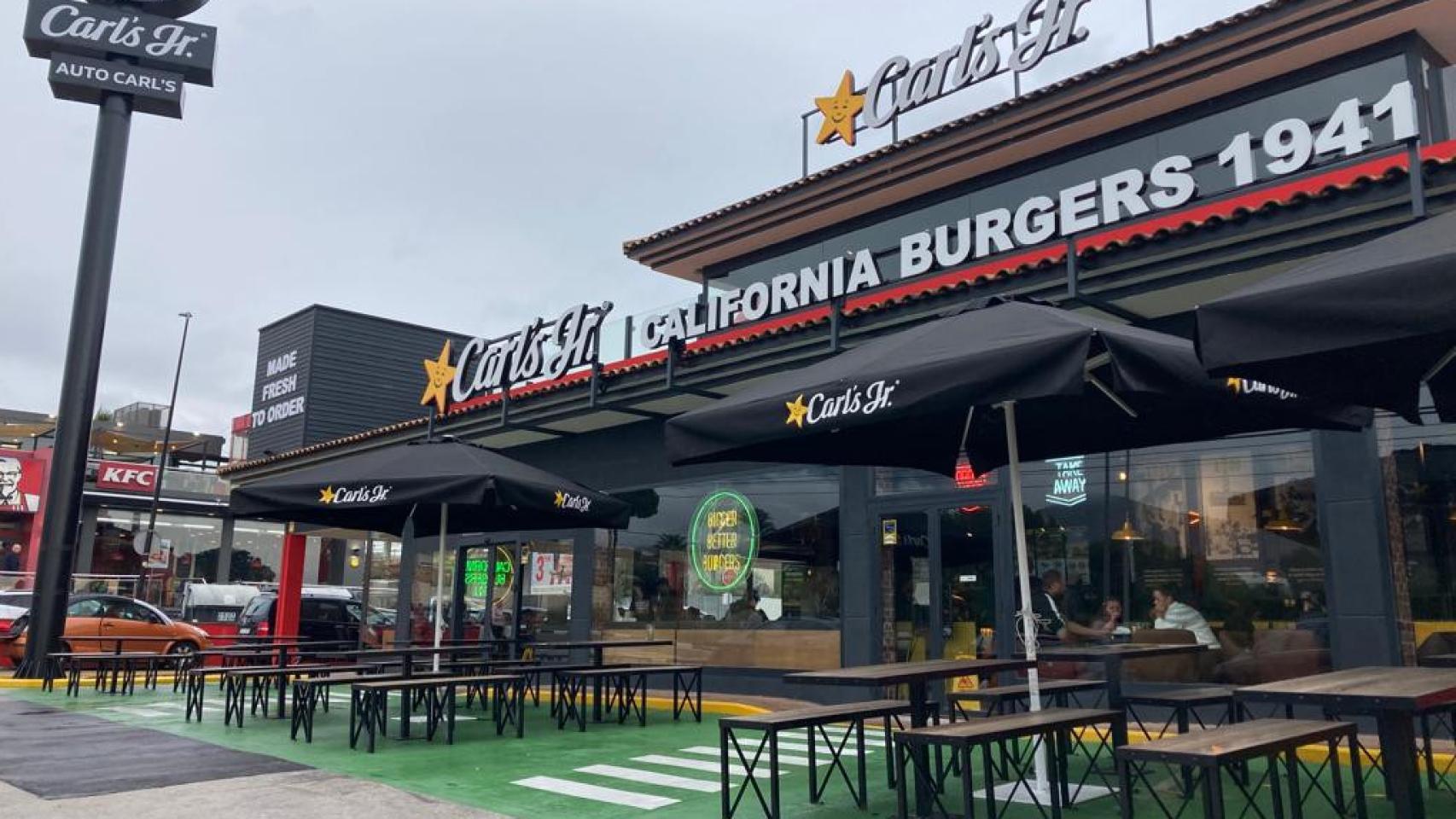El nuevo local de Carl's Jr., situado en la carretera de la Nucía.