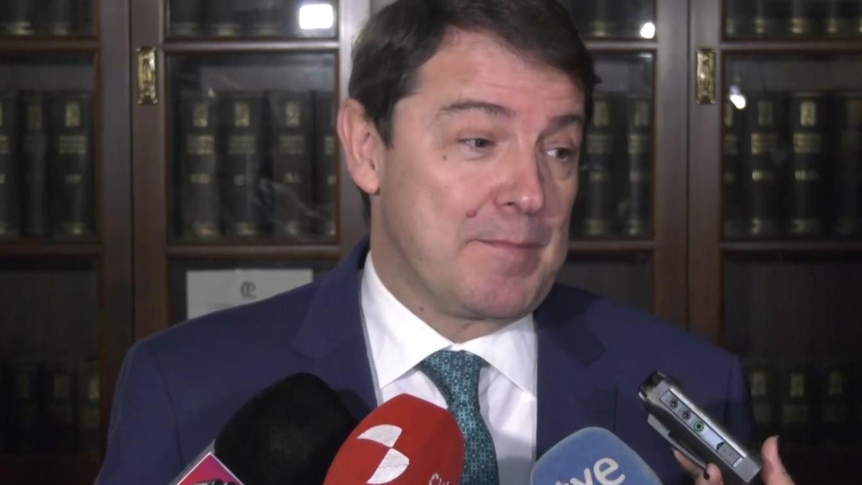 El presidente de la Junta de Castilla y León, Alfonso Fernández Mañueco, participa en la presentación del libro en memoria de José María Fernández Nieto.