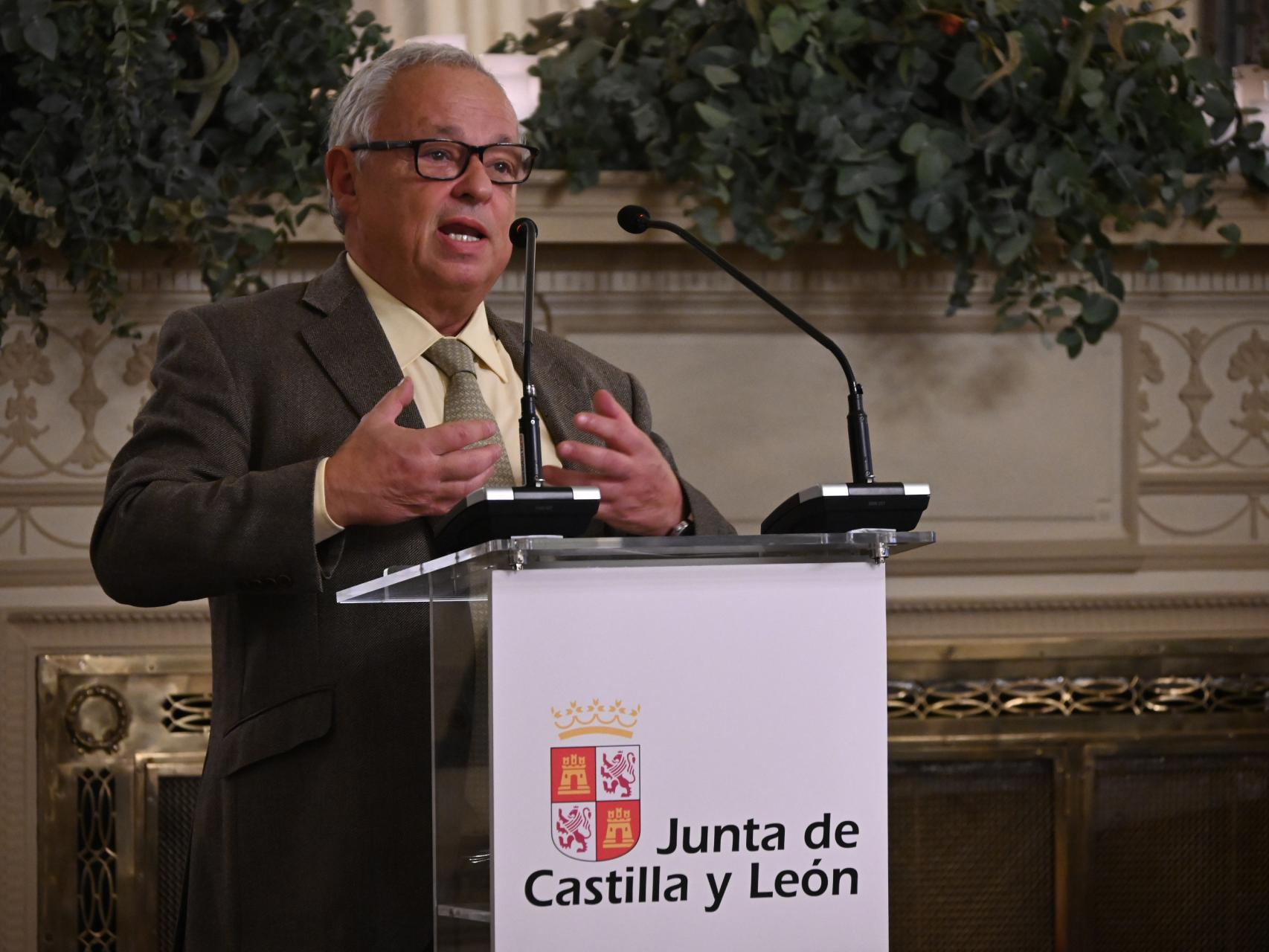 El consejero de Cultura, Gonzalo Santonja, presenta la campaña turística navideña en Madrid, este lunes.