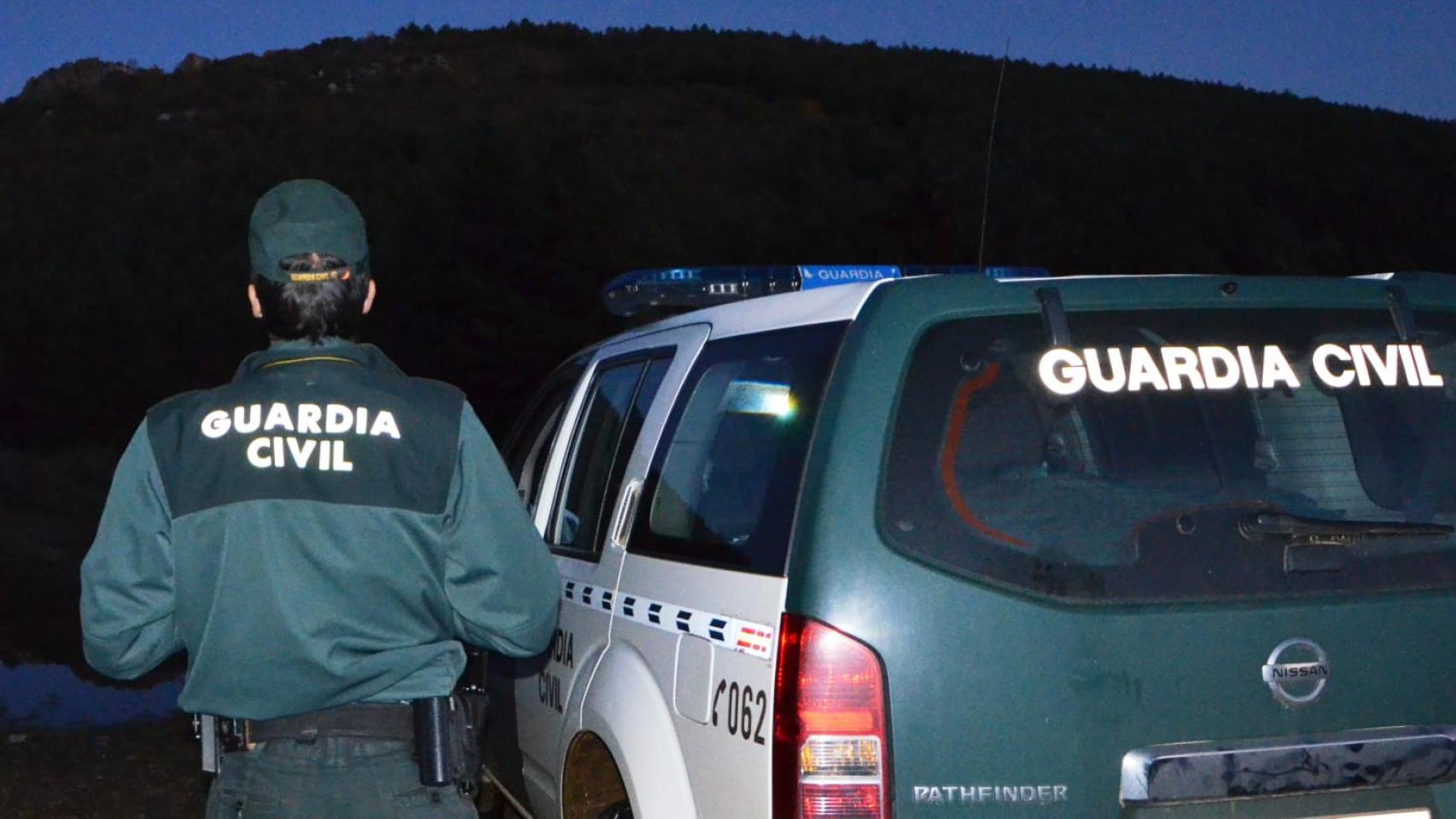 Una patrulla de la Guardia Civil de noche