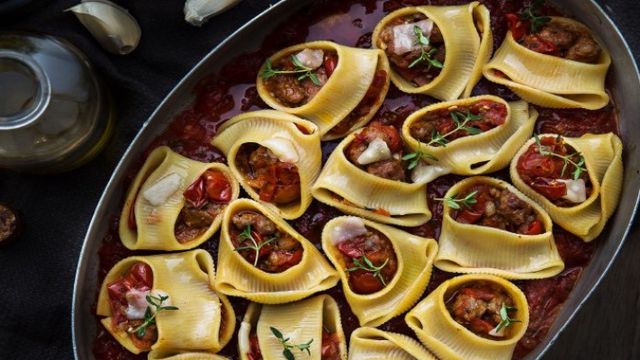 Lumaconi-farcis-au-carnard-et-aux-oignons-767x400