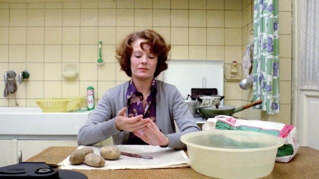 Un fotograma de 'Jeanne Dielman...', de Chantal Akerman