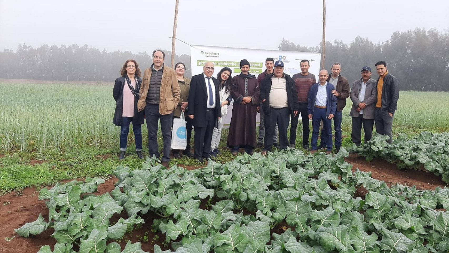 El CEO de Ficosterra, Luis Lombana, visita los ensayos de 'Nutrialgae' en Marruecos junto a los colaboradores.
