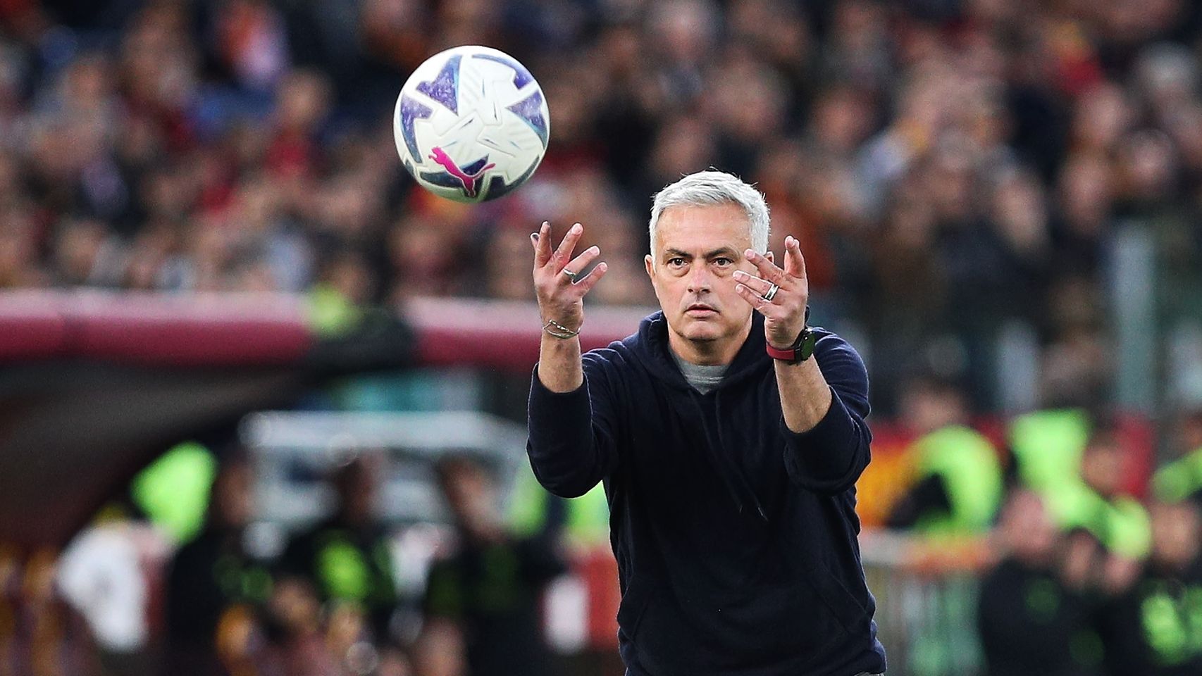 José Mourinho durante un partido de la Roma