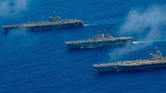 Tres portaaviones de EEUU durante unas maniobras en el mar de Filipinas
