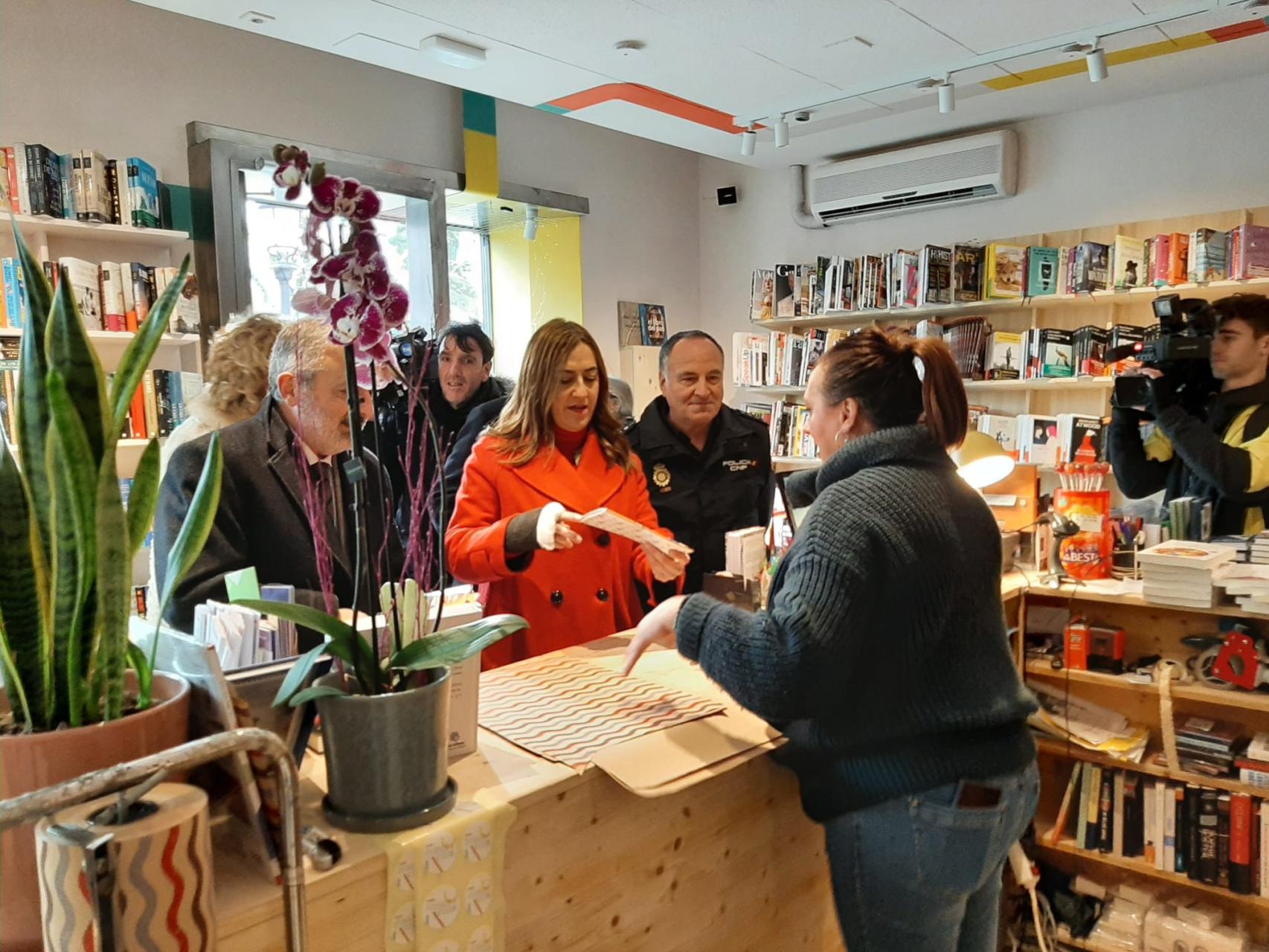 La delegada del Gobierno, Virginia Barcones, presenta en Burgos el Plan Comercio Seguro, este miércoles.