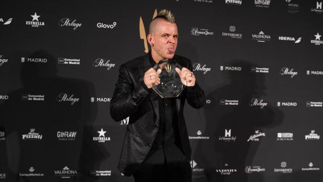 El chef Dabiz Muñóz posa con el premio al mejor cocinero del mundo por segundo año consecutivo, en la entrega de los premios internacionales ‘The Best Chef’, en el Palacio de Cibeles, a 20 de septiembre de 2022, en Madrid (España).