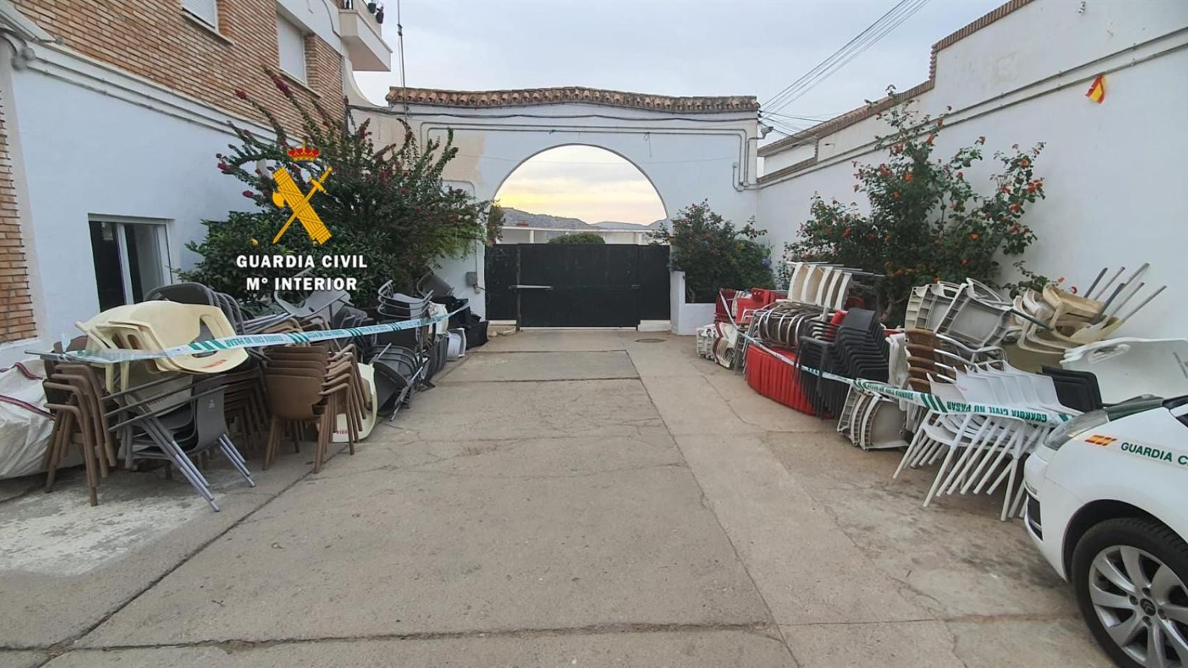 Las sillas requisadas.