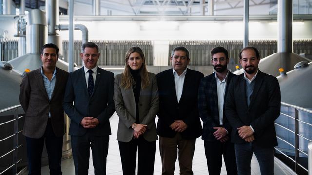 La secretaria de Estado de Energía, Sara Aagesen, visita la fábrica de Estrella Galicia.