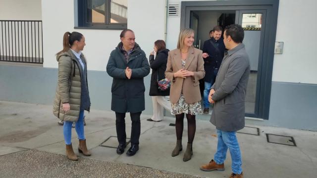 La conselleira de Política Social e Xuventude, Fabiola García, visitó las instalaciones del futuro centro.