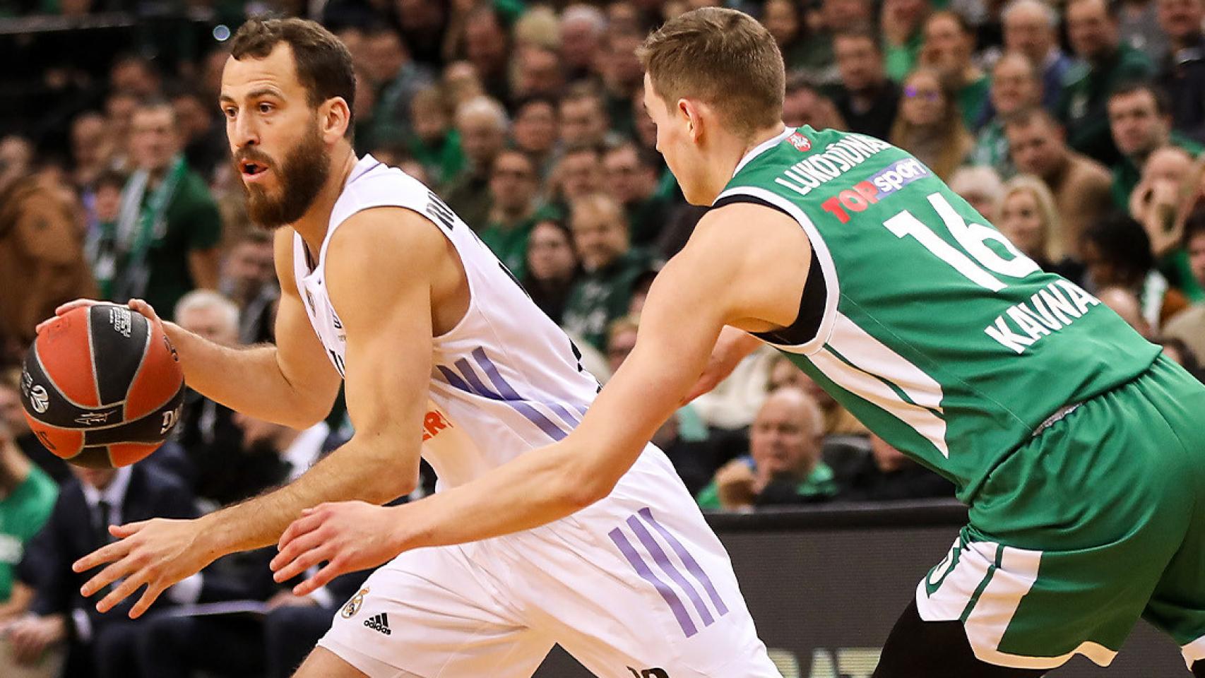 Sergio Rodríguez inicia un ataque ante Zalgiris