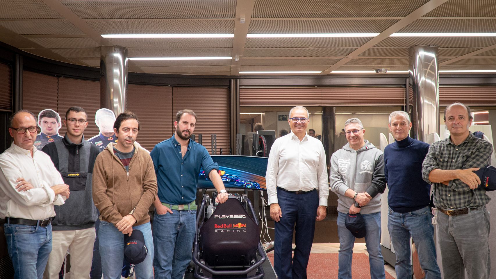 Los suscriptores que participaron en la experiencia junto a Albert Triola,  director general de Oracle España y vicepresidente senior para EMEA, y Alberto Iglesias, subdirector de D+I.