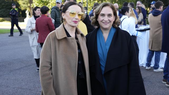 Ada Colau junto a Luz Casal.
