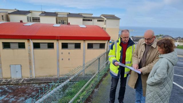 González en una visita a la ubicación propuesta para la instalación
