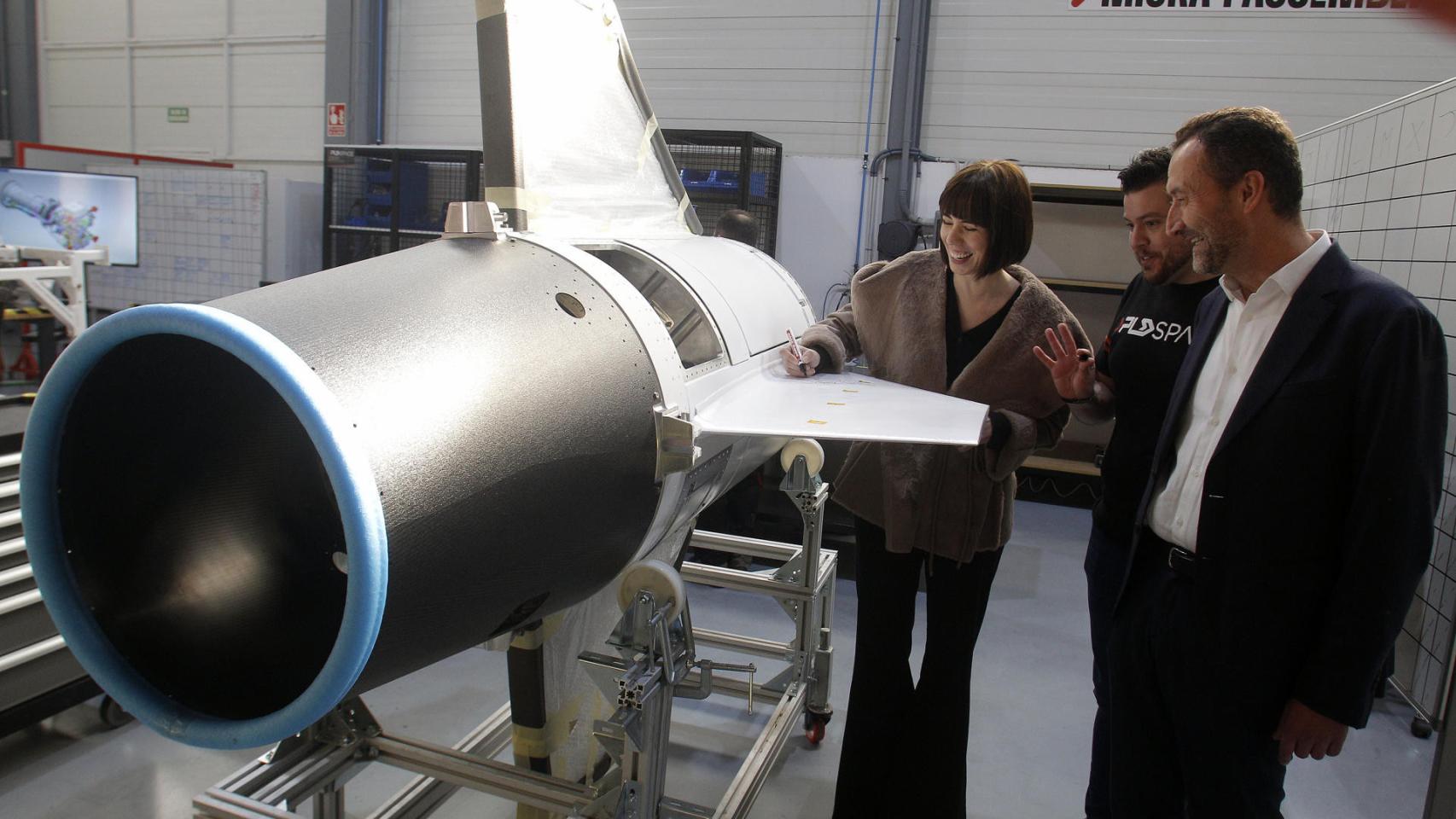 La ministra de Ciencia e Innovación, Diana Morant, visita la sede central de PLD Space, este viernes.